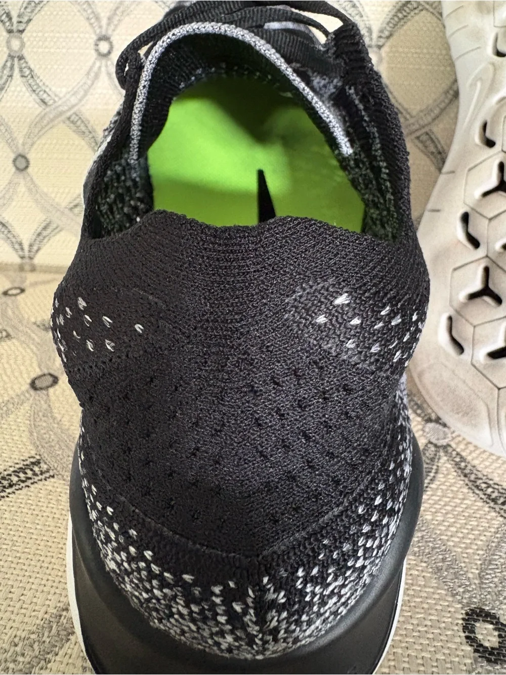 Mens 8 Nike Free RN Flyknit White Black Oreo Running Shoes Sneakers 942838-101